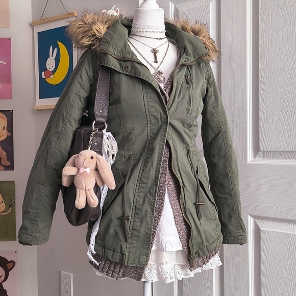 Rue21 Jackets & Blazers - Rue21 Olive Bomber Jacket with Faux Fur Trim